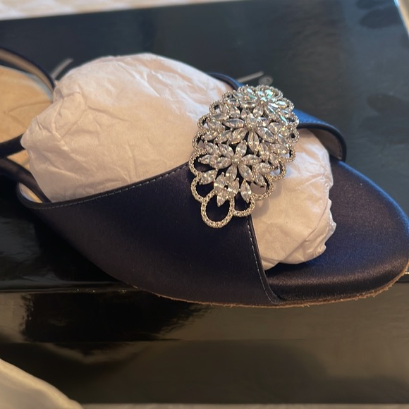 BRAND NEW, custom dyed ANGELA NURAN “Audrey” size 11 flats, Contessa Brooch - Picture 3 of 8